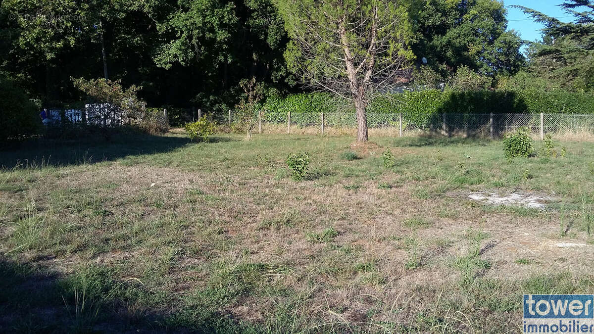 Terrain à GARAT