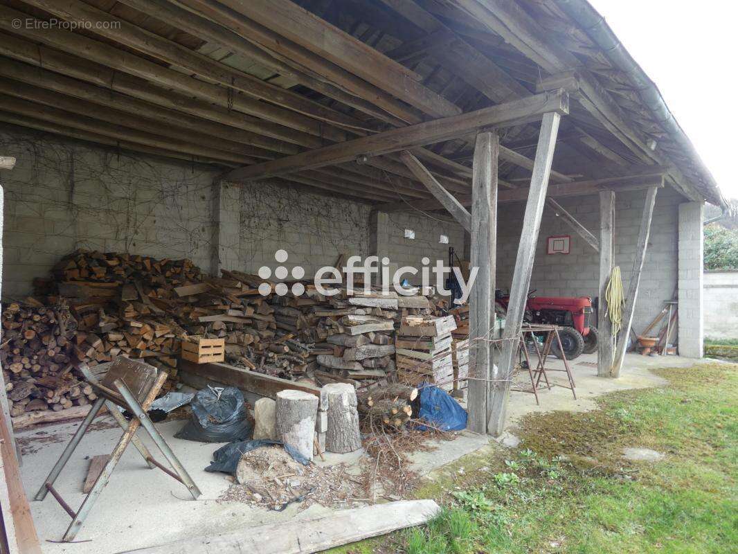 Maison à BELLENAVES