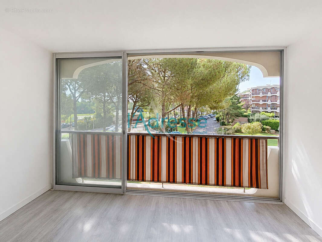 COUP DE COEUR ! Agréable studio avec parking en sous-sol et une cave ! - photo 4