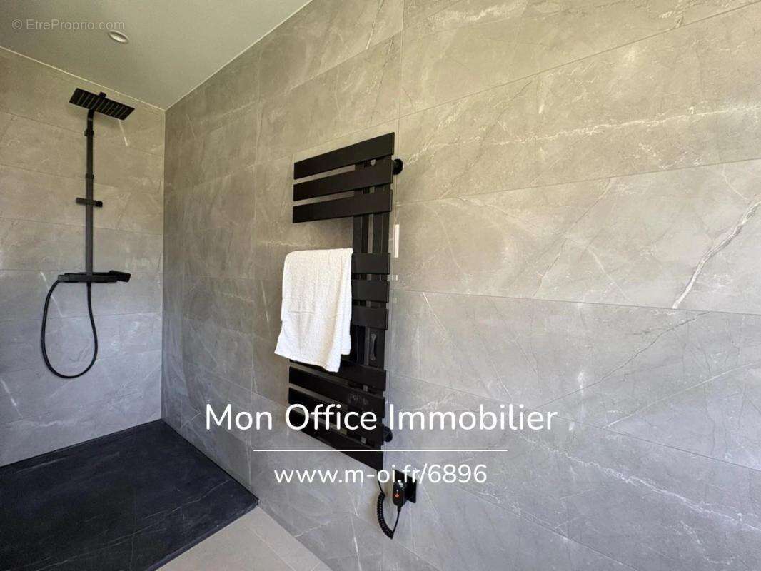 Maison à VENTABREN