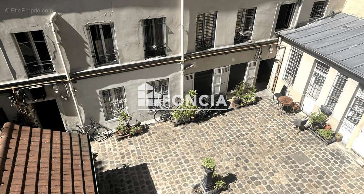 Appartement à PARIS-10E