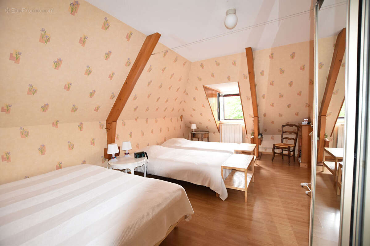 Maison à SAINT-REMY-EN-ROLLAT