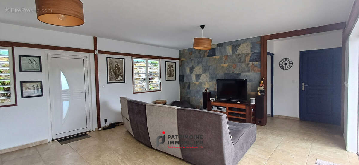 Maison t4 de 95 m2 sur terrain de 1000 m2 avec piscine et vue degagée sur petit bourg - photo 4