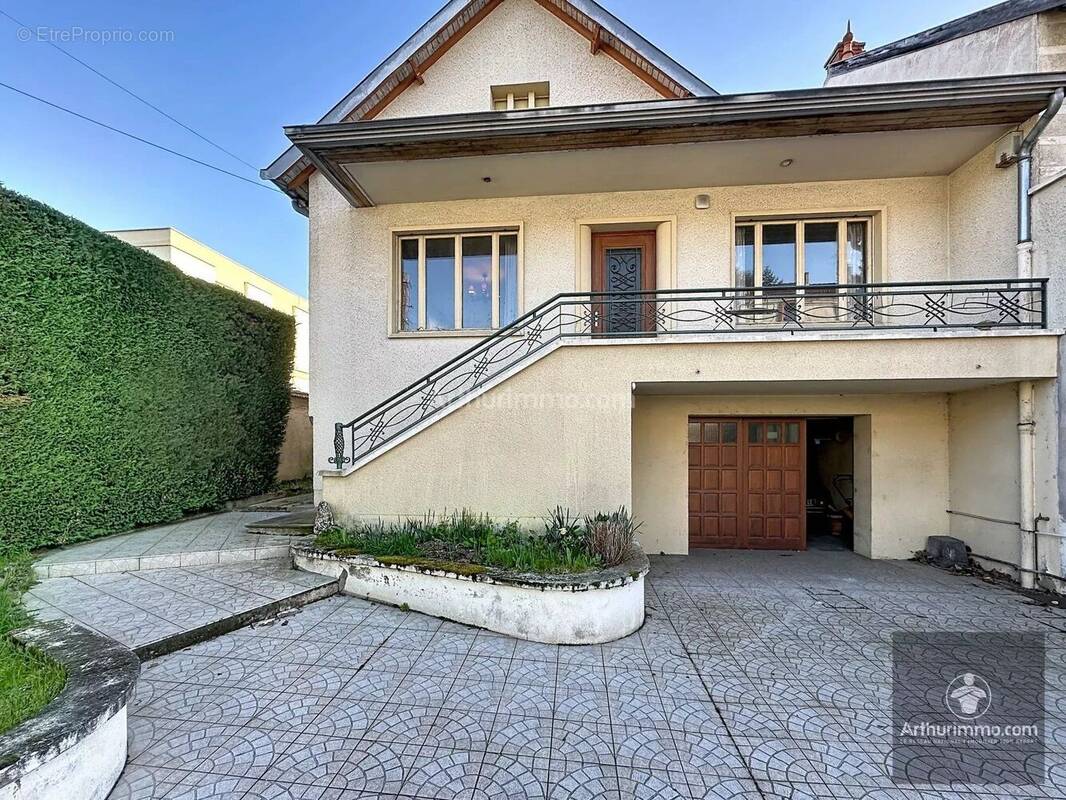 Maison à RIORGES