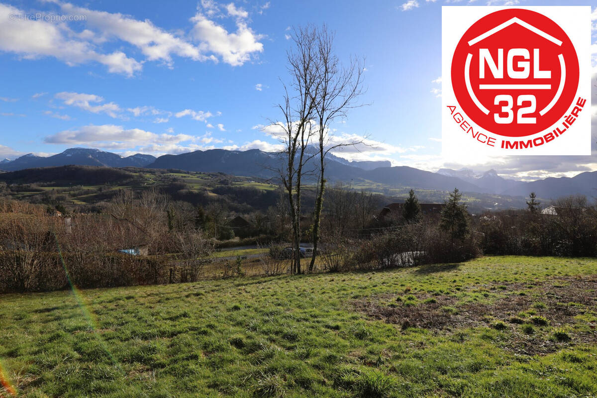 Terrain à CHARVONNEX