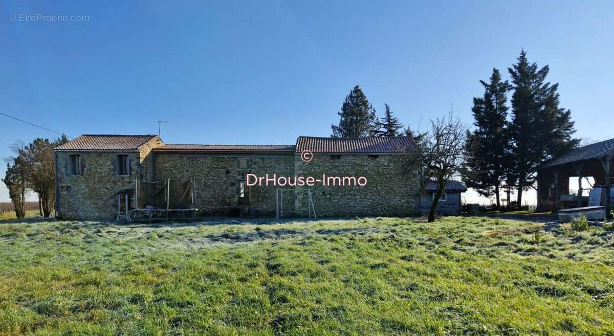 Maison 121 m² à Sainte-Radegonde  - photo 7