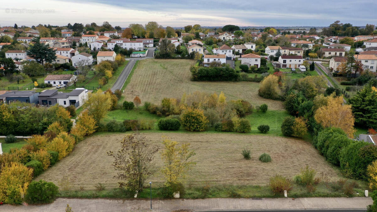 Terrain à SAINTES