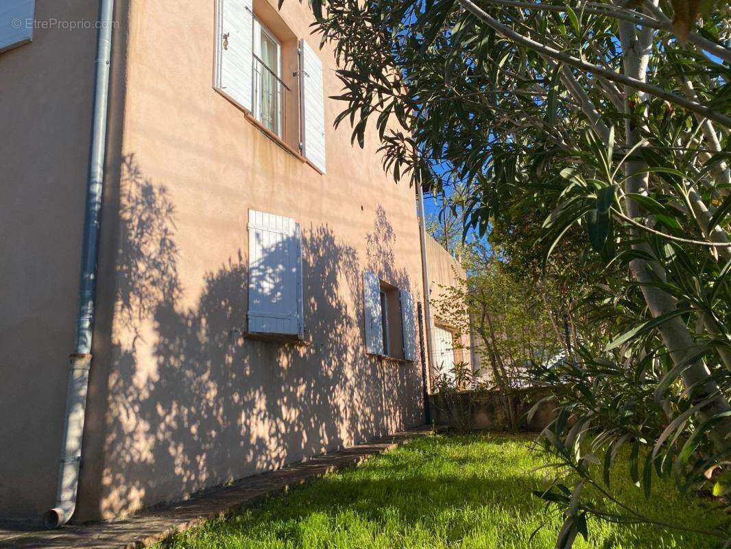 Maison à LE PUY-SAINTE-REPARADE