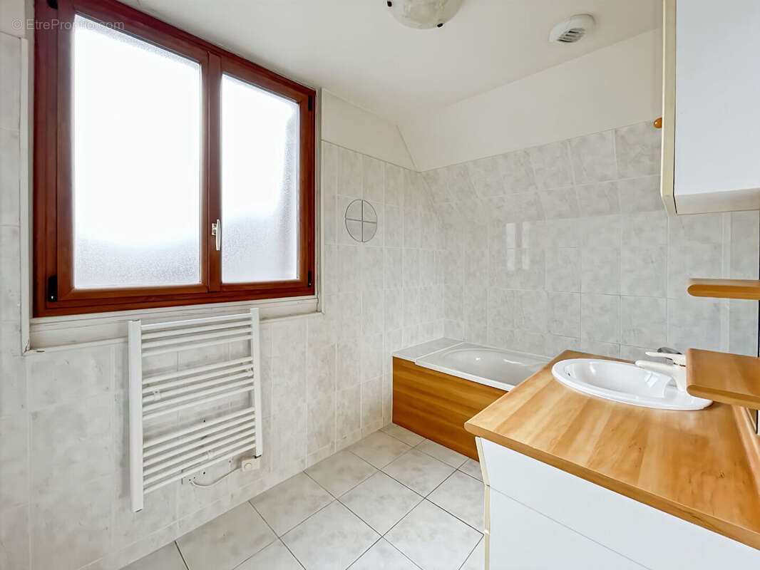 Maison à VAUX-LE-PENIL