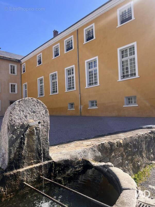 Photo 1 - Commerce à EMBRUN