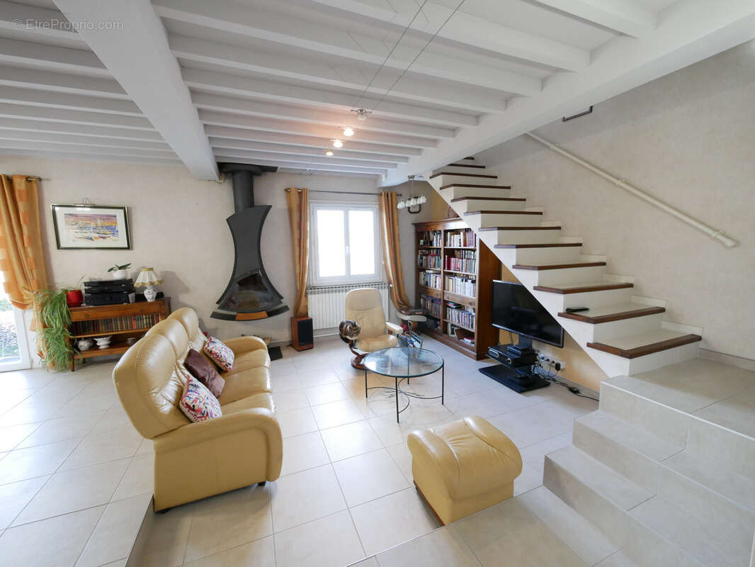 Maison à LAPEYROUSE-MORNAY