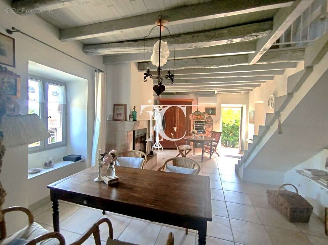 Exclusivité  authentique maison de hameau en pierre avec deux jardins attenants * car port * 10 minuters des commodites * - photo 6