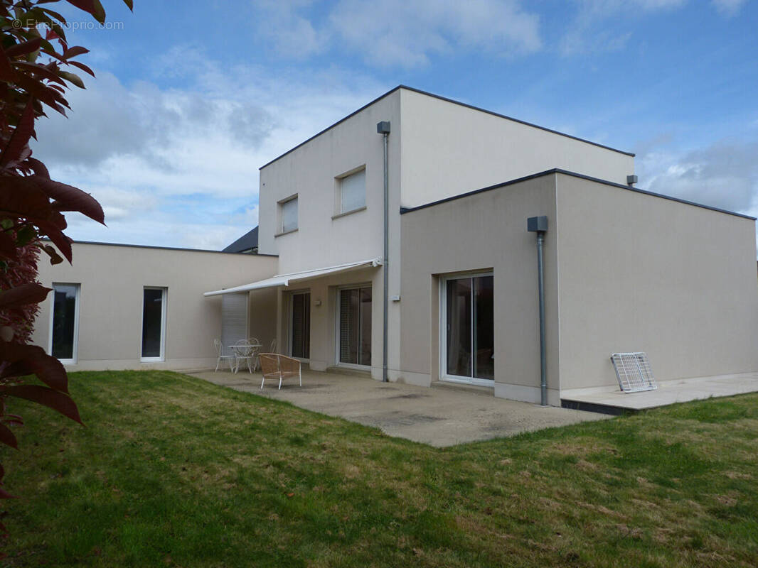 Maison à COSSE-LE-VIVIEN