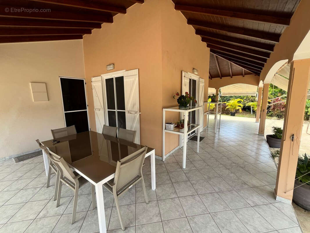 Maison à BAIE-MAHAULT