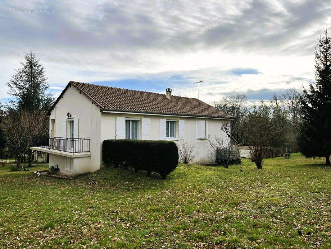 Maison à CHATEAU-L'EVEQUE