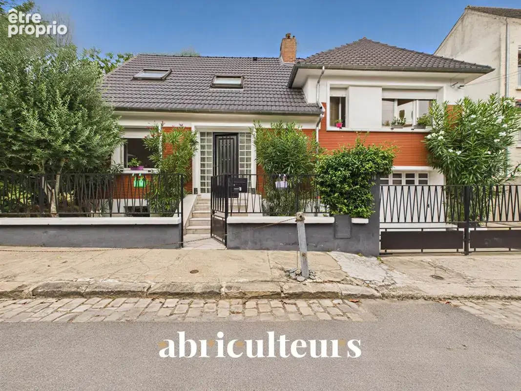 Maison familiale 7 pièces – Jardin sans vis-à-vis, grand garage et potentiel d’aménagement – Châtillon - photo 2