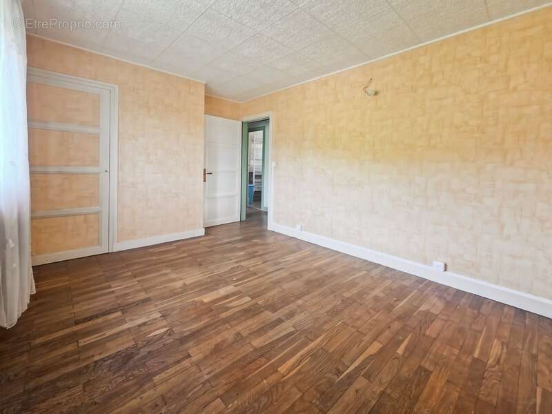 Maison indépendante 91 m² avec sous-sol complet et dépendance sur 650 m² à Montmorot (39) - photo 10