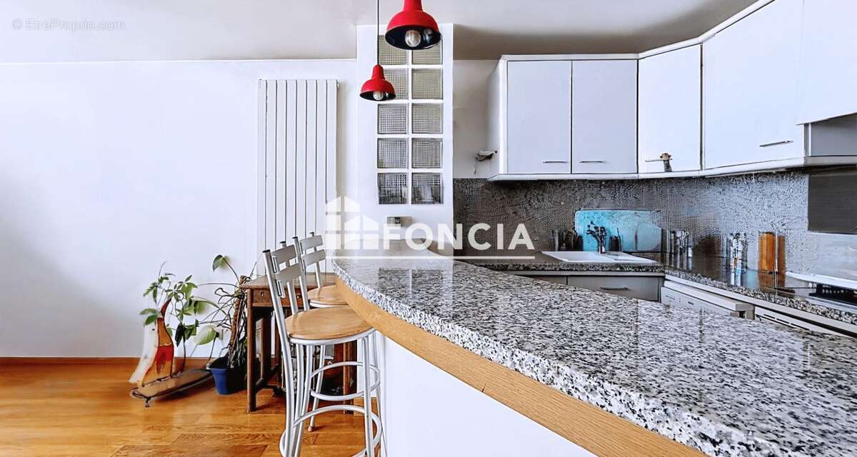 Loft en duplex – dernier étage – hauteur sous plafond de plus de 5 m – buttes-chaumont – faibles charges – exclusivité - photo 4