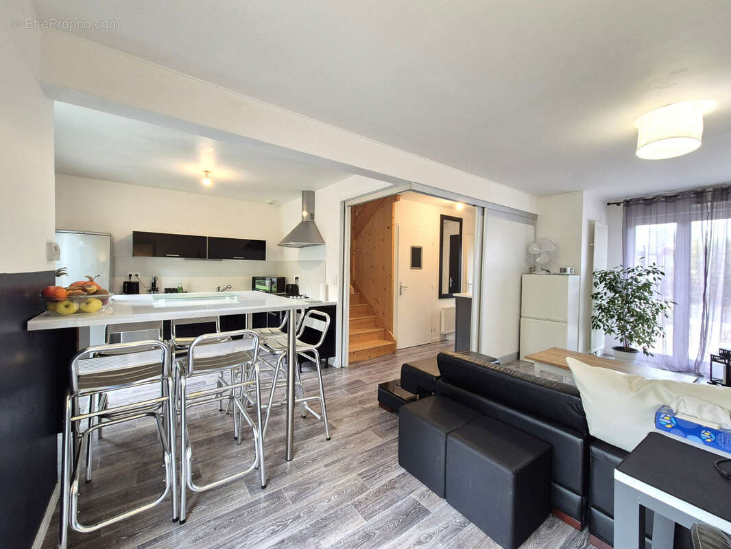 Maison à VERT-SAINT-DENIS