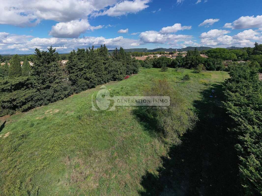 Terrain constructible sur Fontvieille - photo 3