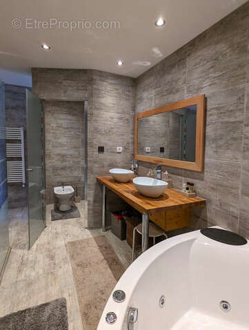 Magnifique maison en pierre renovée, avec vues,  sur terrain d'environ 1162m2 - photo 19