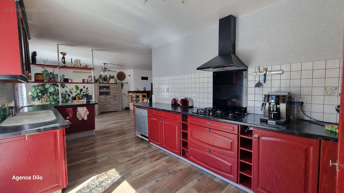 Pavillon avec grande terrasse et jardin de 1 500M² - photo 2
