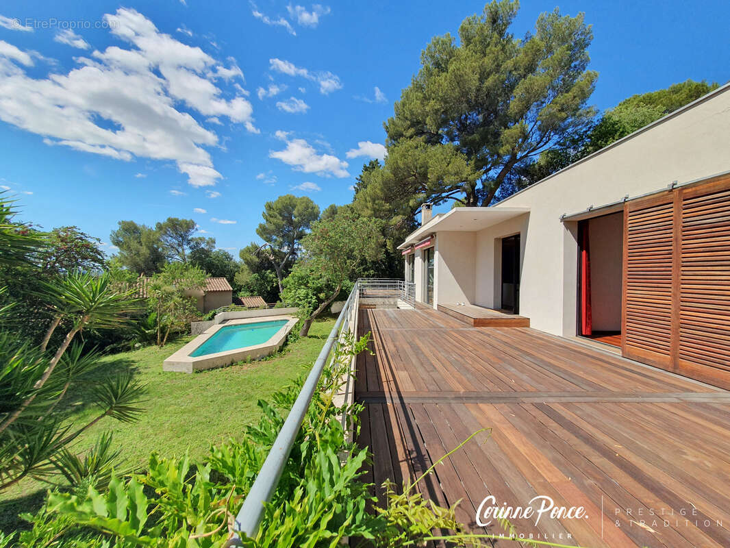 Superbe Villa contemporaine avec piscine proposée par Corinne Ponce Immobilier - photo 18