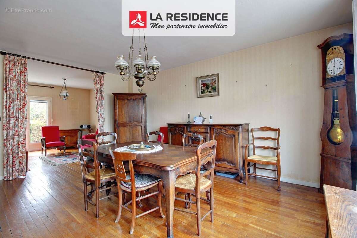 Maison à SAINT-ETIENNE-DU-ROUVRAY