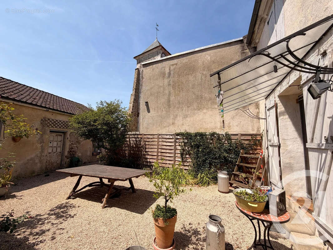 Maison à LONGPERRIER