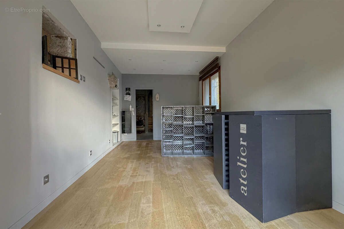 n°13 - Commerce à SAINT-EGREVE