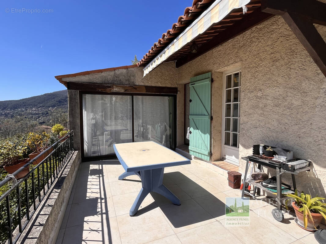 Maison à CHATEAUNEUF-GRASSE