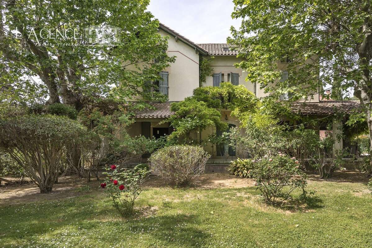 Maison 313 m² à Aix-En-Provence  - photo 2