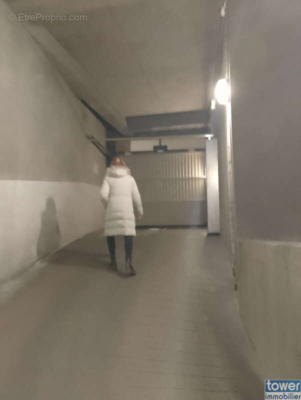 Parking à PARIS-18E