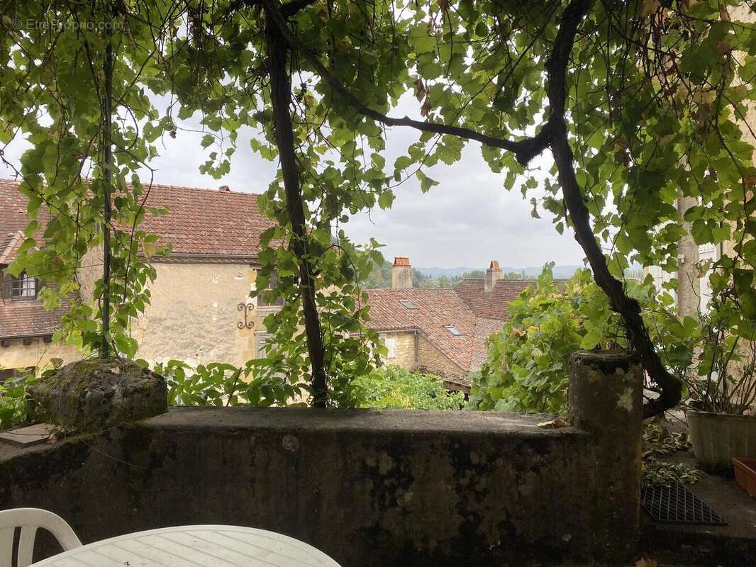 Maison au coeur d'un des plus beaux villages de France, à rénover, avec appartement indépendant et garage - photo 14