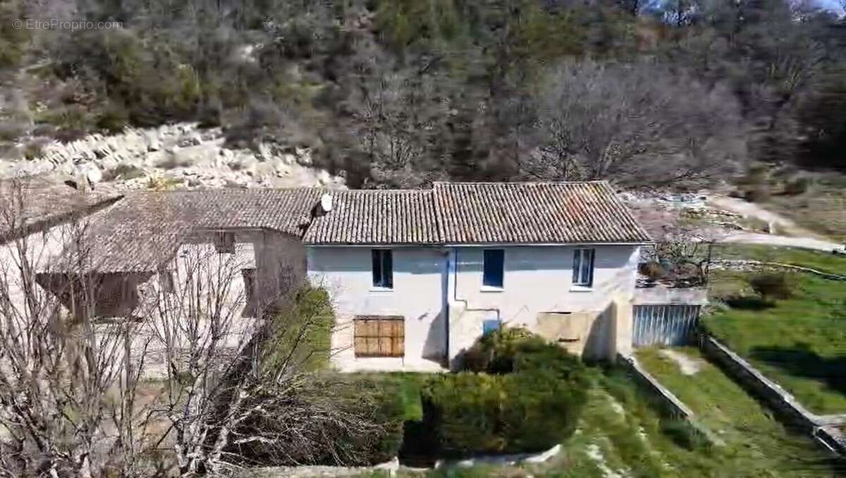 Maison à ENTRECHAUX