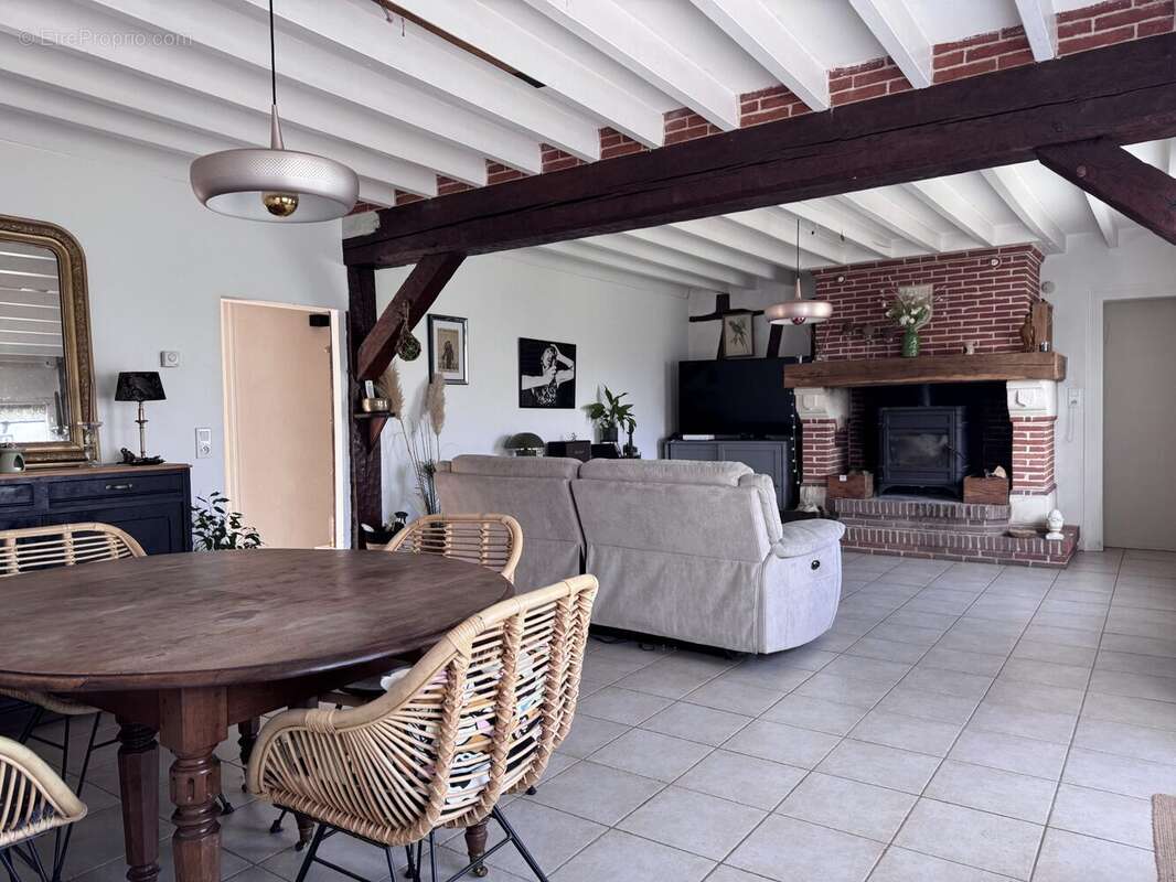 À vendre  Entrée de la maison ouvrant sur la pièce de vie - Maison à IVILLE