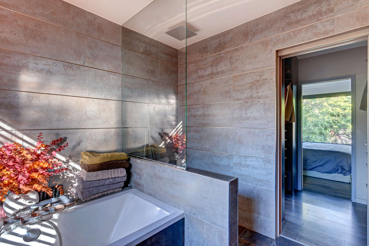 Maison à LA CELLE-SAINT-CLOUD