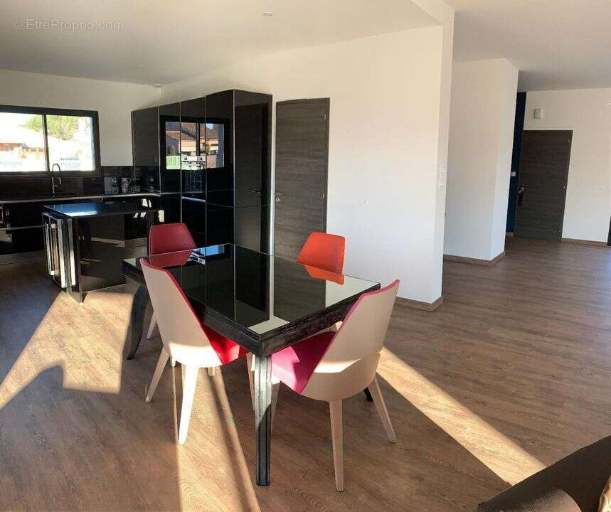 Belle villa sur un généreux terrain piscinable - photo 6
