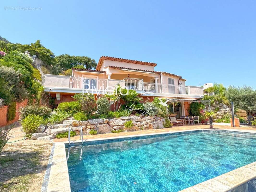 VUE MER PANORAMIQUE - Propriété avec piscine à débordement.. - photo 6