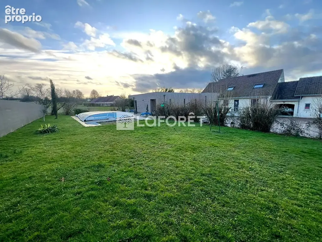 Trenal · Maison familiale 278 m² · Piscine couverte · Terrain 2 000 m² · DPE C - photo 2
