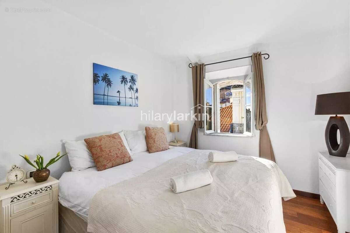 Appartement Dernier Étage avec Vue Panoramique sur le Vieux Port – Cannes - photo 10