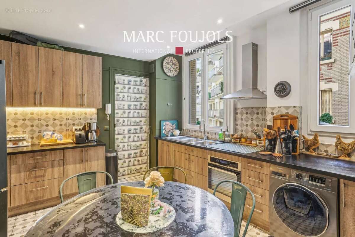 Appartement à PARIS-16E