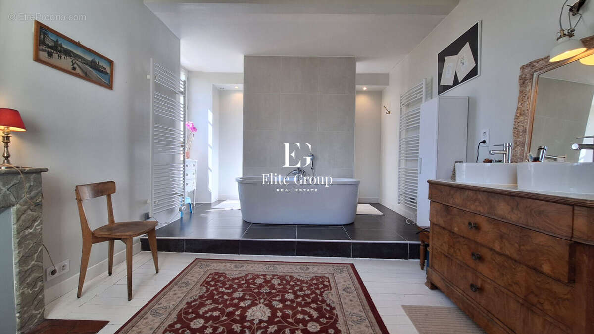 Maison à CHATEAUNEUF-SUR-CHARENTE