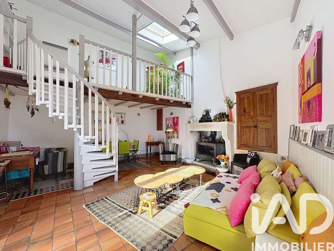 Maison 97 m² à Saint-Simeux  - photo 6