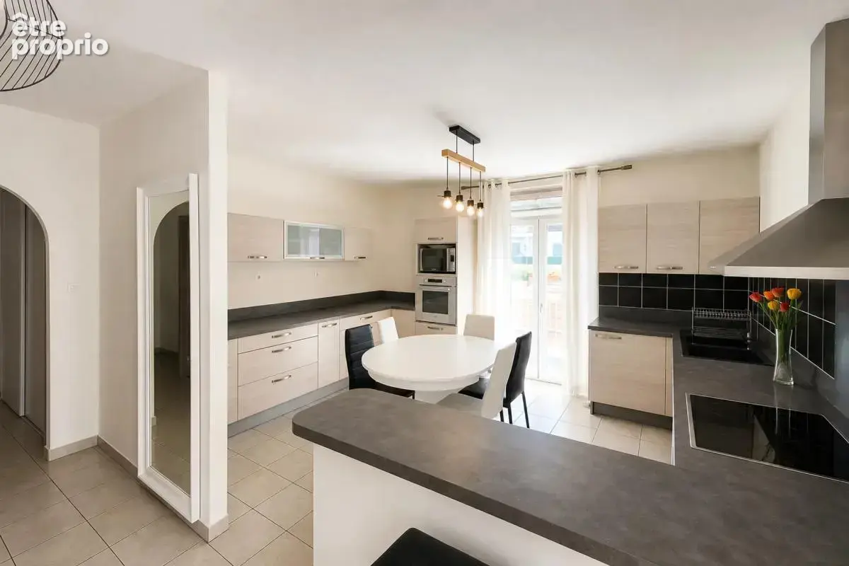 Maison en pierre, 4 niveaux, 90 m² de jardin + dépendances - photo 1