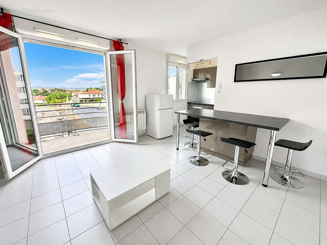 Appartement à DECINES-CHARPIEU