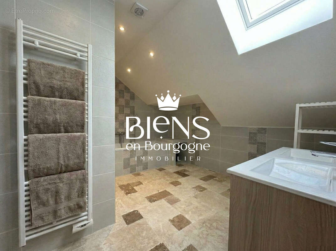 Maison à SAINT-MARCEL