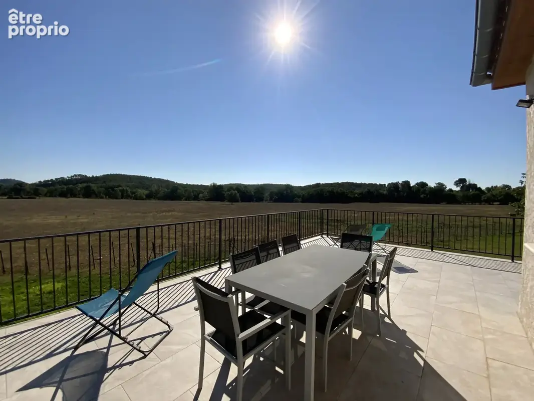 Propriété de 380 m2 avec vue panoramique sur les montagnes. - photo 16