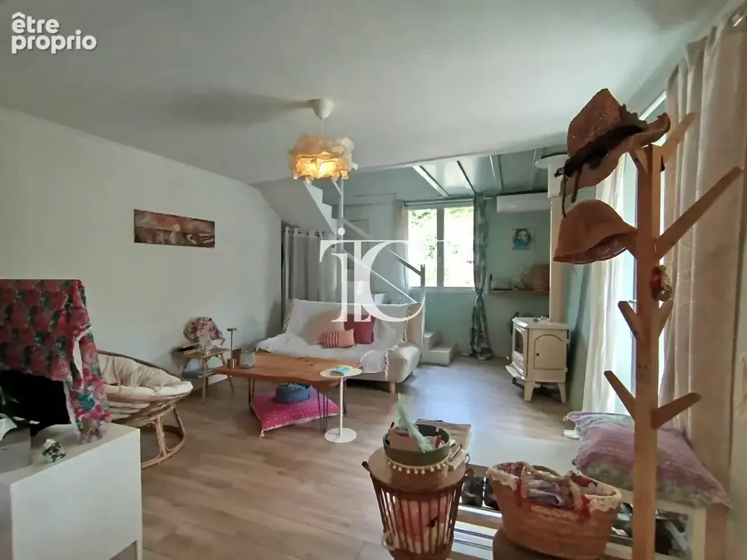 Maison de village en pierre restauree * 2 chambres * clede * jardin * calme mais proche commodites * - photo 5