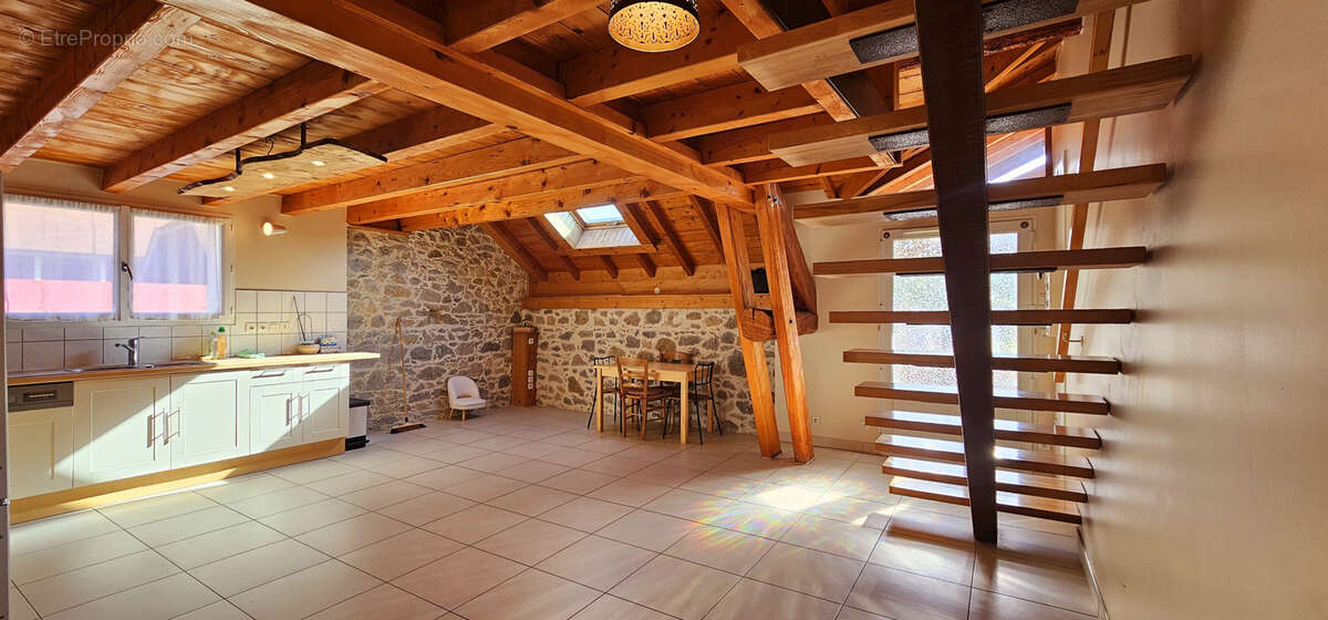 Appartement à ALLONZIER-LA-CAILLE